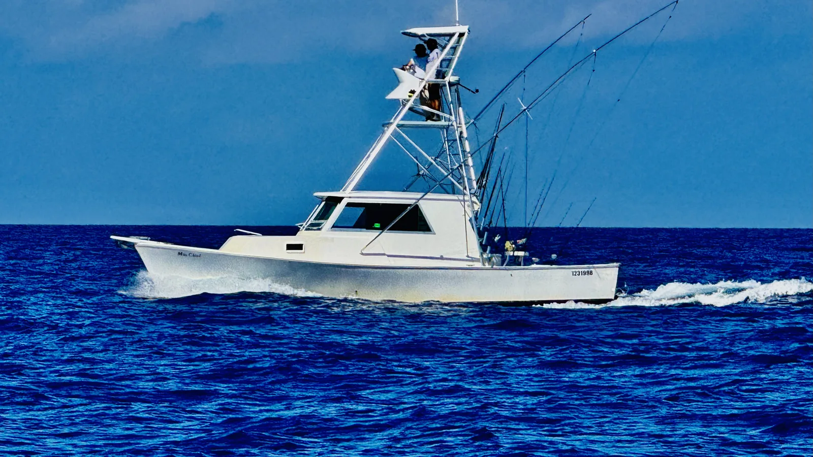 34-foot Crusader sportfish running off Key Largo